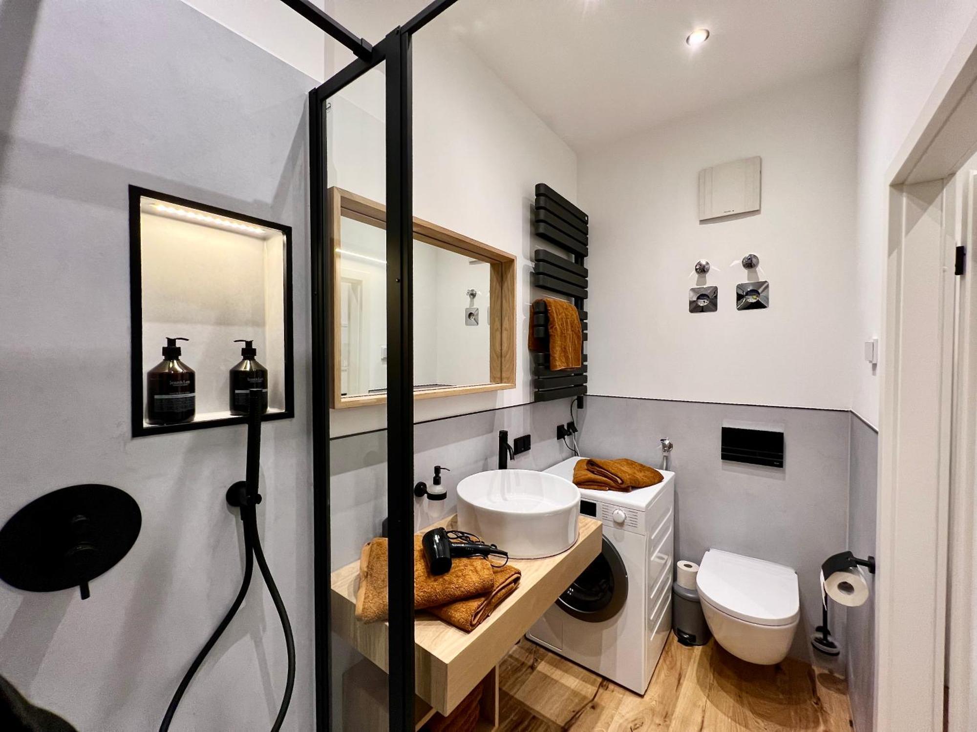 Edler Wohnraum Luxurioeses Studio Im Zentrum Mit Balkon, Kaffeevollautomat, Klima & Parkplatz Цвікау Екстер'єр фото