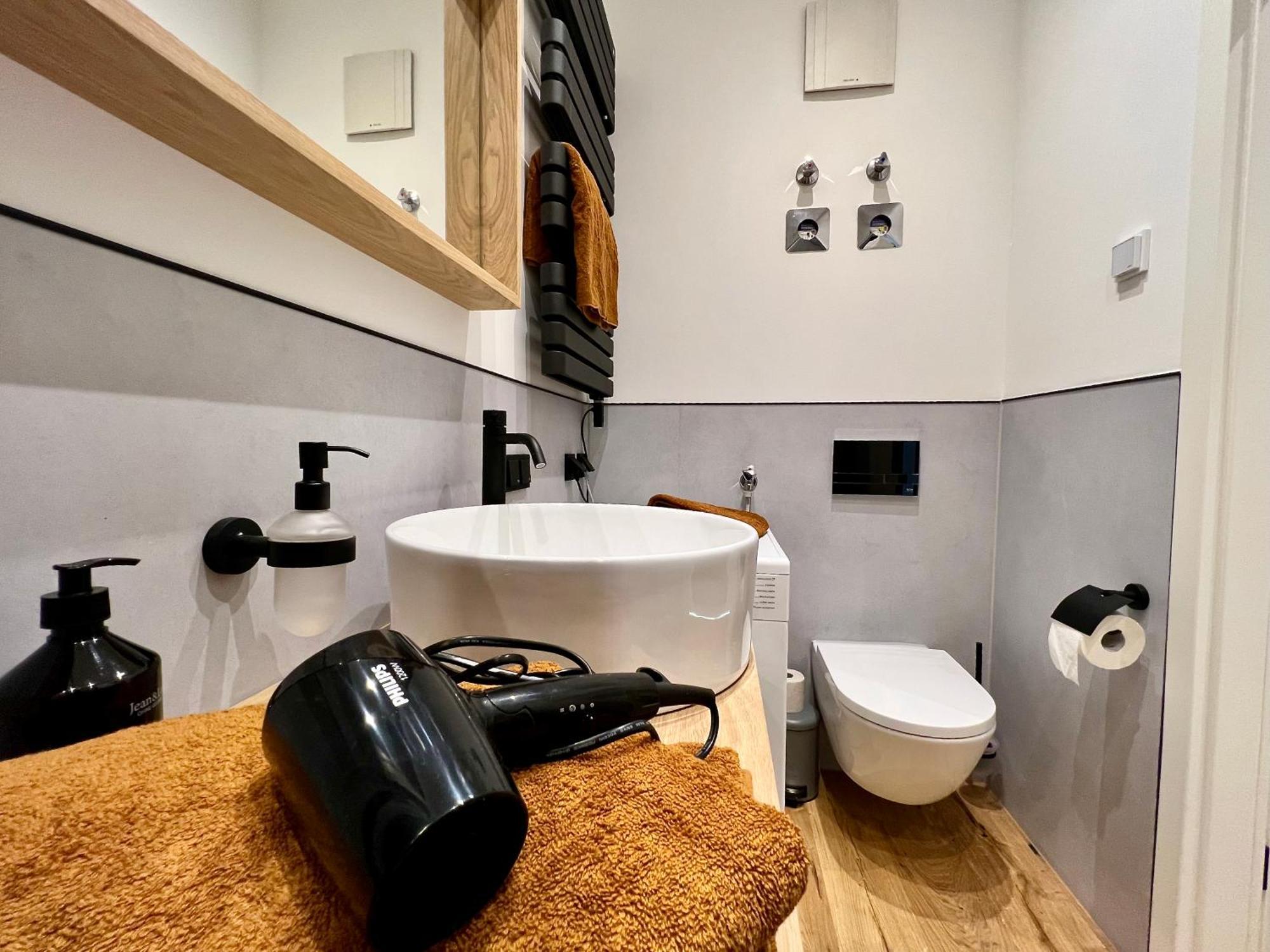 Edler Wohnraum Luxurioeses Studio Im Zentrum Mit Balkon, Kaffeevollautomat, Klima & Parkplatz Цвікау Екстер'єр фото